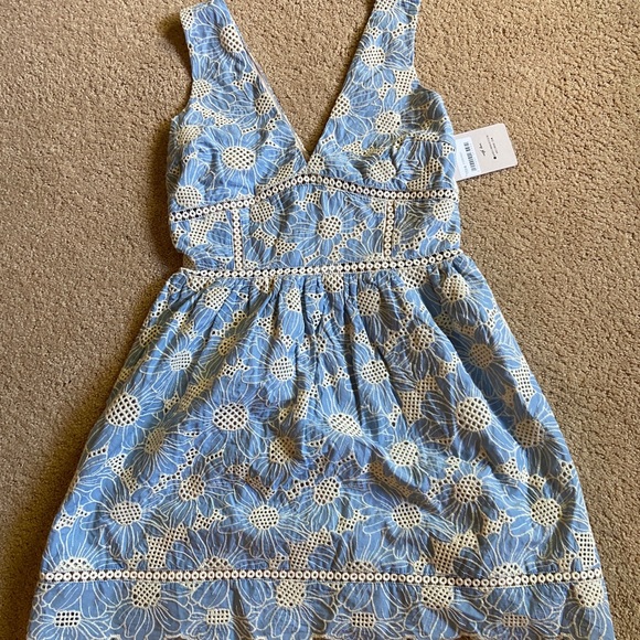 Florence Floral Lace Dress - Picture 2 of 4